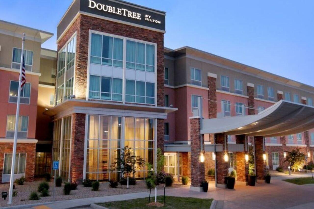 Doubletree By Hilton West Fargo Sanford Medical Center Area Hotel Exterior photo